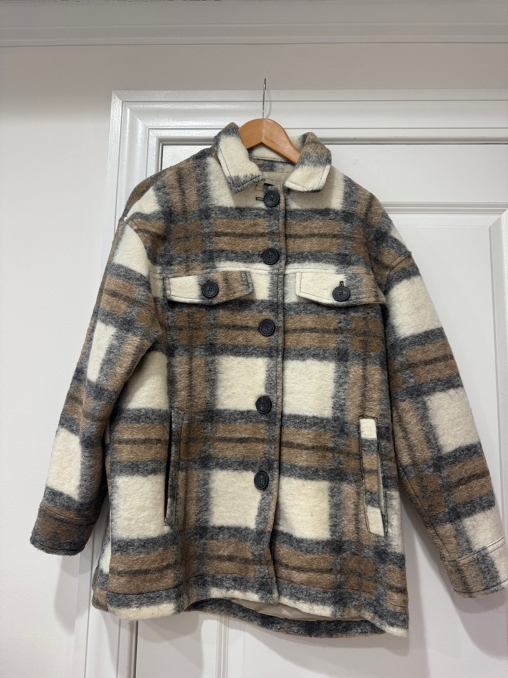 Zara woman’s Plaid Button-Down Wool Jacket in Cream, Brown & Gray size medium